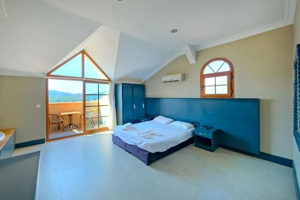 Jakuzili Ve Yuzme Havuzlu Fethiye Turecko